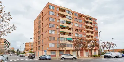 Bloc Salvador esc B, Sant Pere i Sant Pau, Tgna
